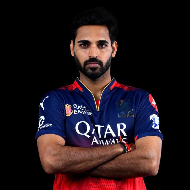 Bhuvneshwar Kumar in action for RCB