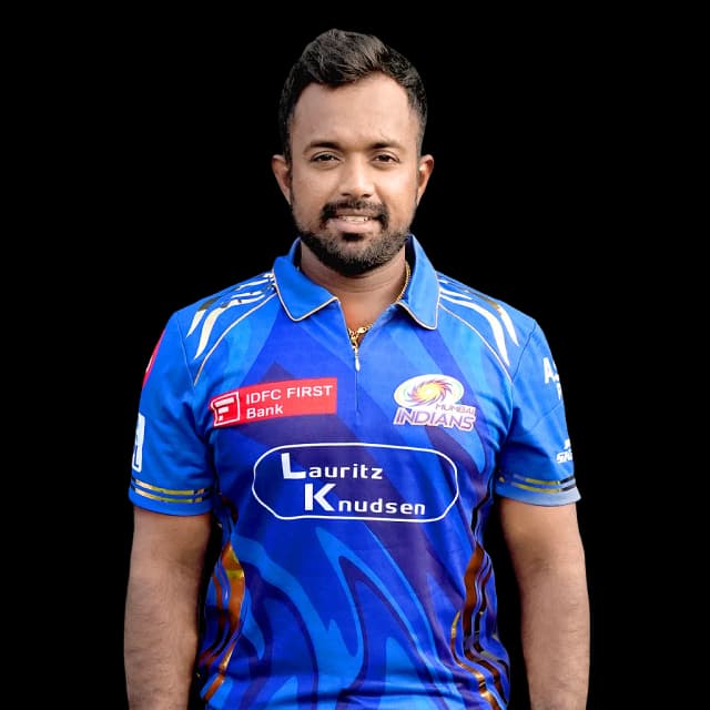 Charith Asalanka in action for MI