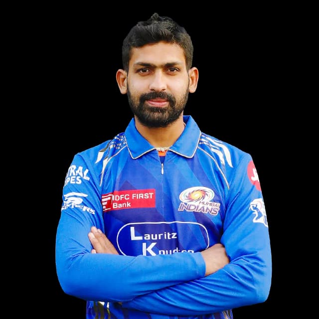 Raghu Sharma in action for MI