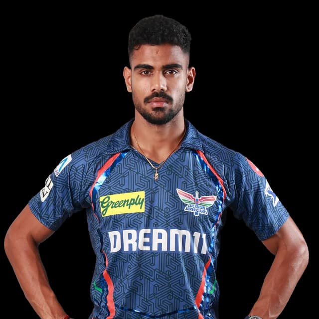 Rajvardhan Hangargekar in action for LSG