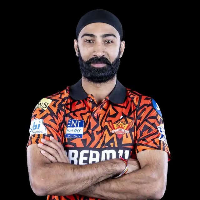 Simarjeet Singh in action for SRH
